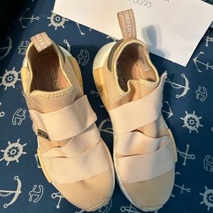 Adidas 7.5 sneakers GUC